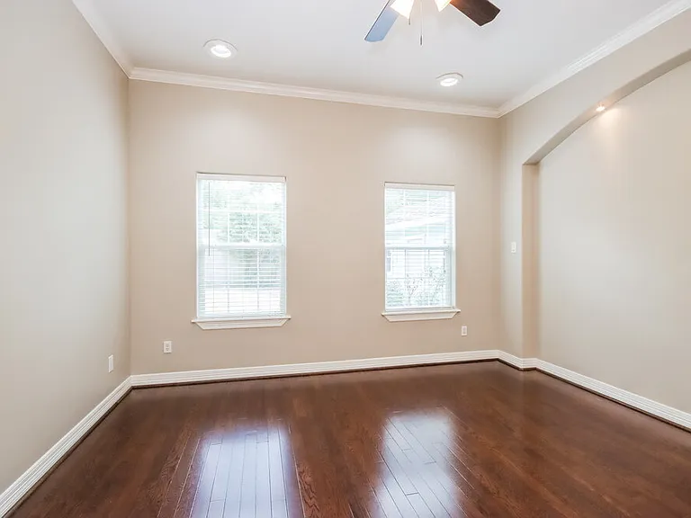 409 Robinwood Dr — Photo 9