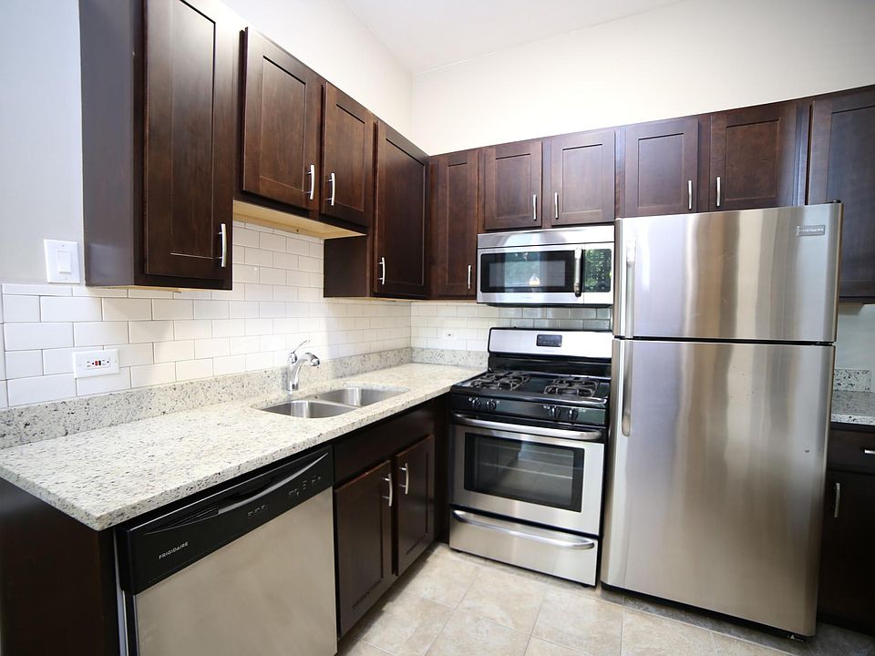 1st image of 3433 N Elaine Pl APT 1F