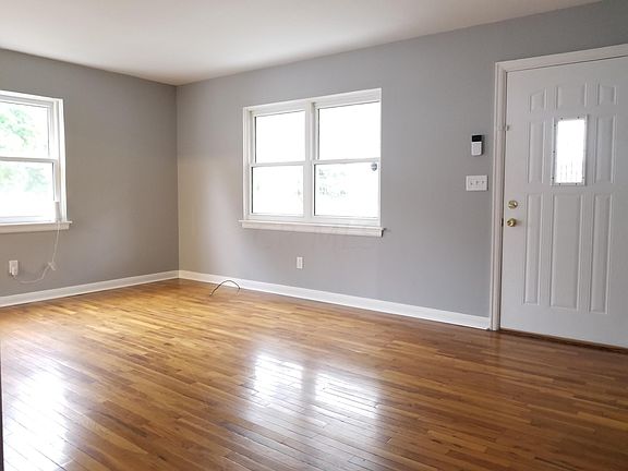 5th image of 1236 E North Broadway St