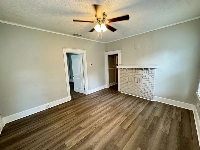 2 bed, 1.0 bath, 756 sqft, $1,095 — Photo 3