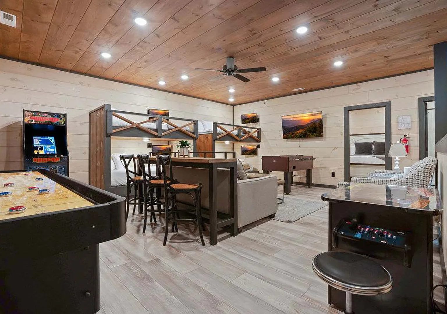 Heated Pool-Mtn View-Game Loft-Waterpark-Sleeps 20 — Photo 2