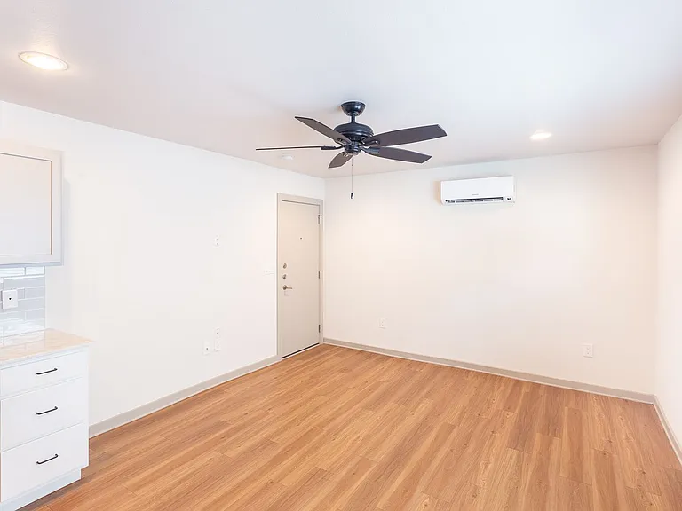 5609 Ross Ave — Photo 11