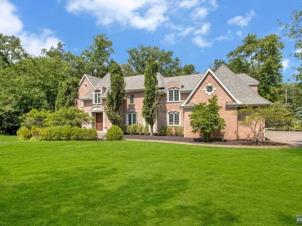 10 Susan Ct, Old Tappan, NJ 07675
