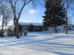 537 Birch Ln, Moorhead, MN 56560