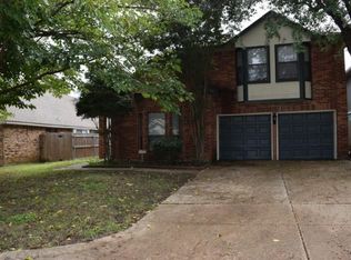 814 Ashmount Ln, Arlington, TX 76017