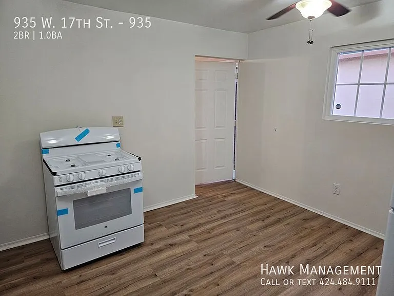 935 W 17th St #935 — Photo 2