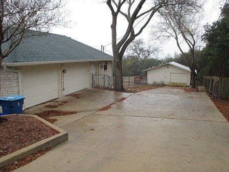 2nd image of 315 West Ln
