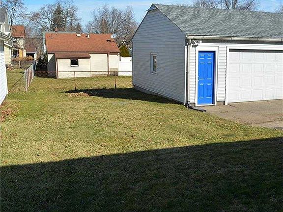 3rd image of 1674 Wakefield Ave