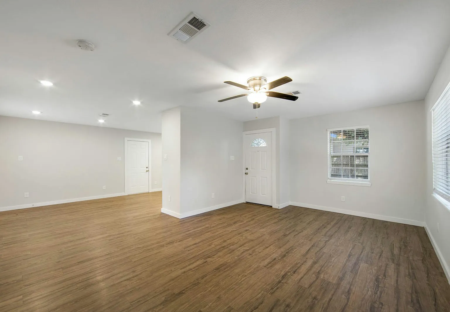 1820 Pine Village Dr, Unit 1822 — Photo 1
