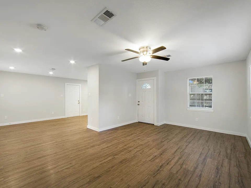 1820 Pine Village Dr #1822