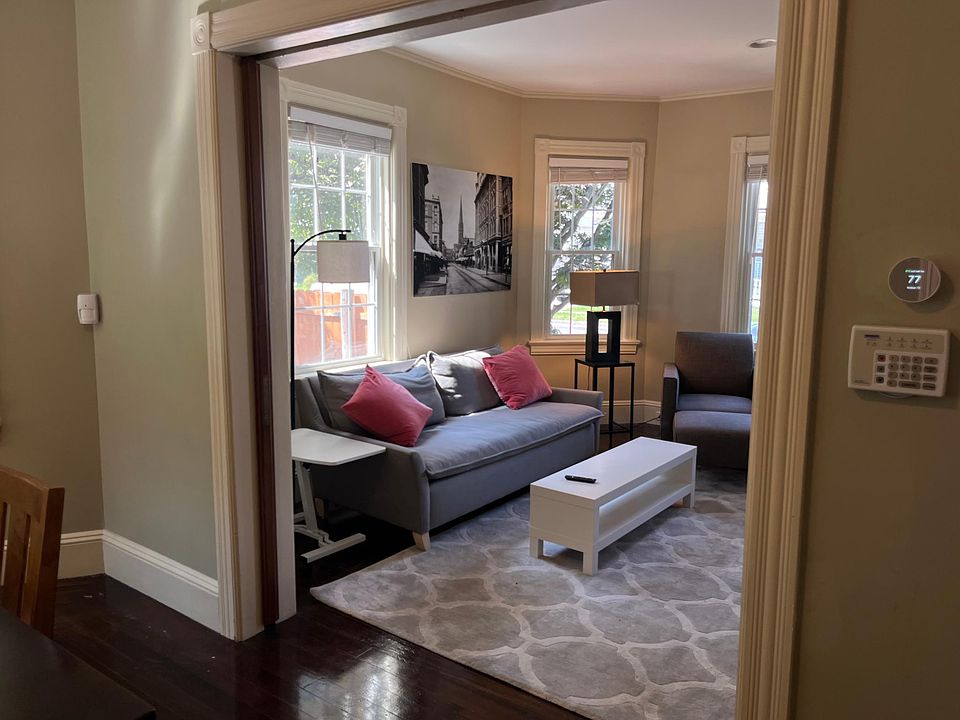 Living room w 50 inch Smart TV