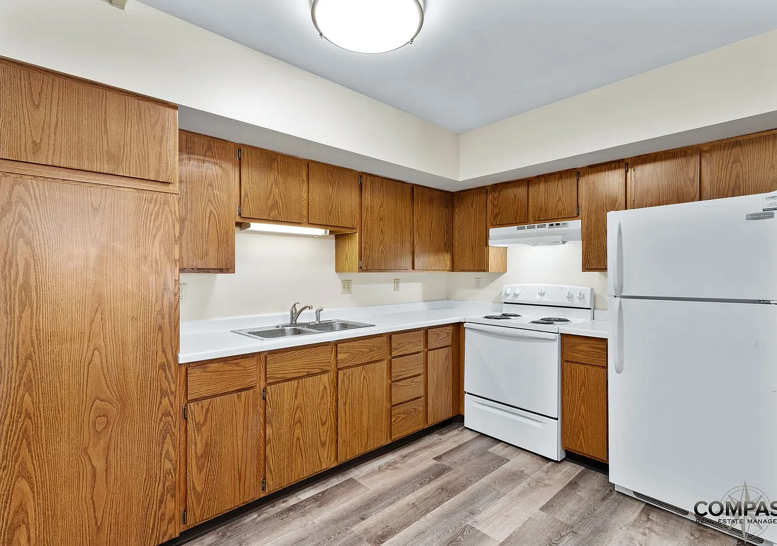 610 Gray St Apartments — Photo 4