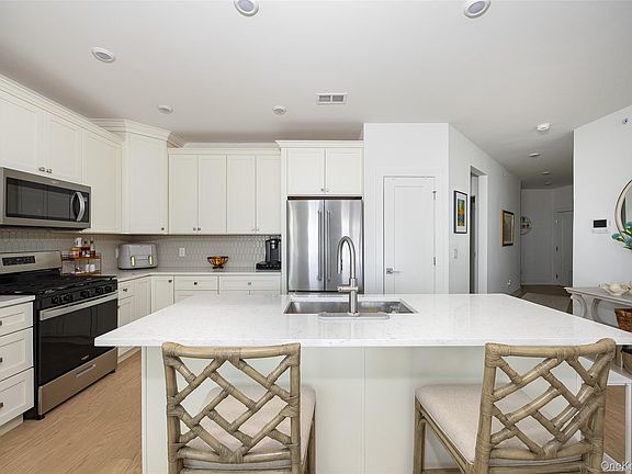 3rd image of 3574 Bennington Drive