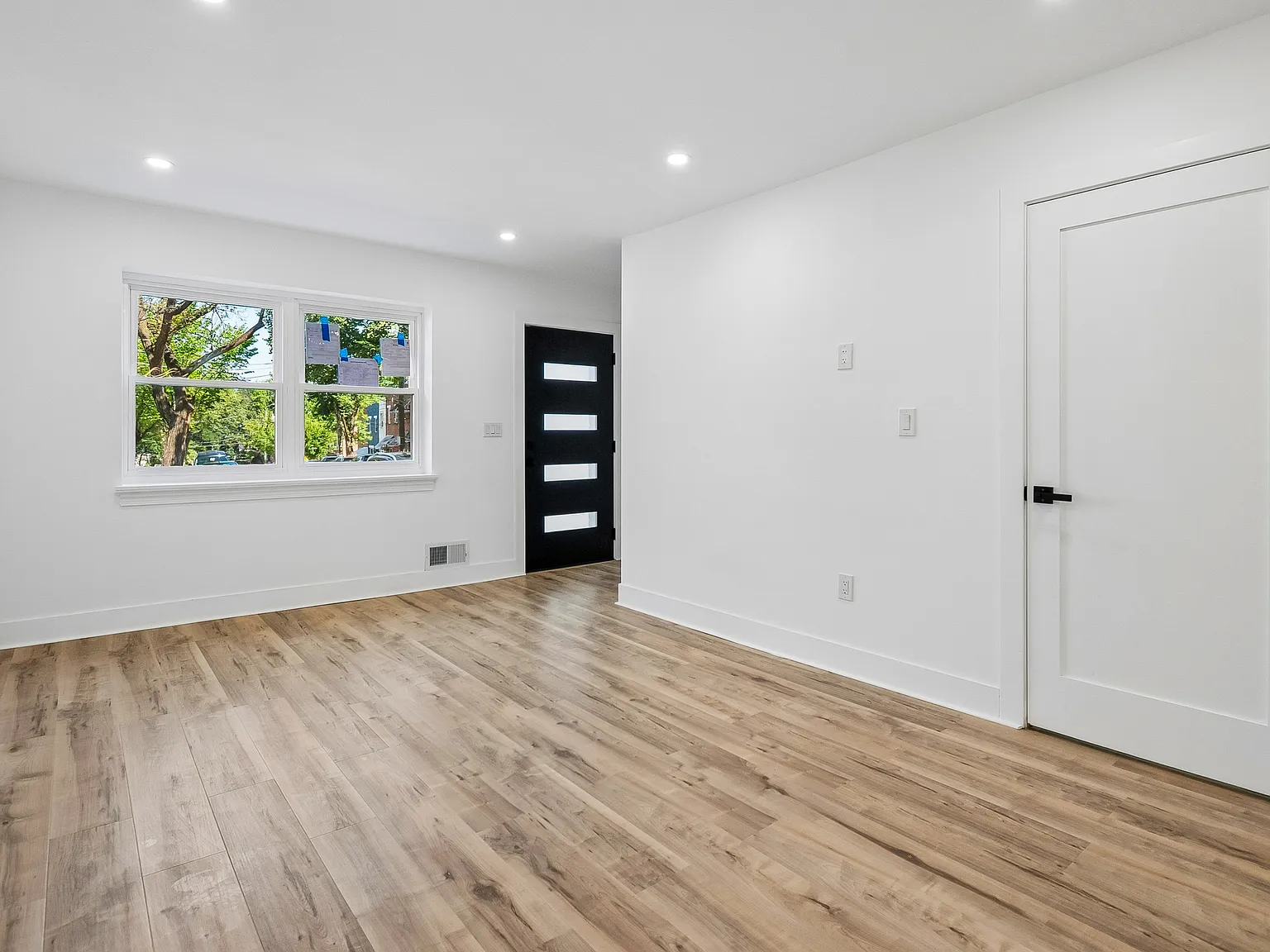 2 bed, 1.5 bath, 1070 sqft, $3,200 — Photo 3