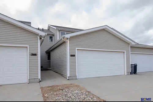 550 Lakeside Dr Photo 1