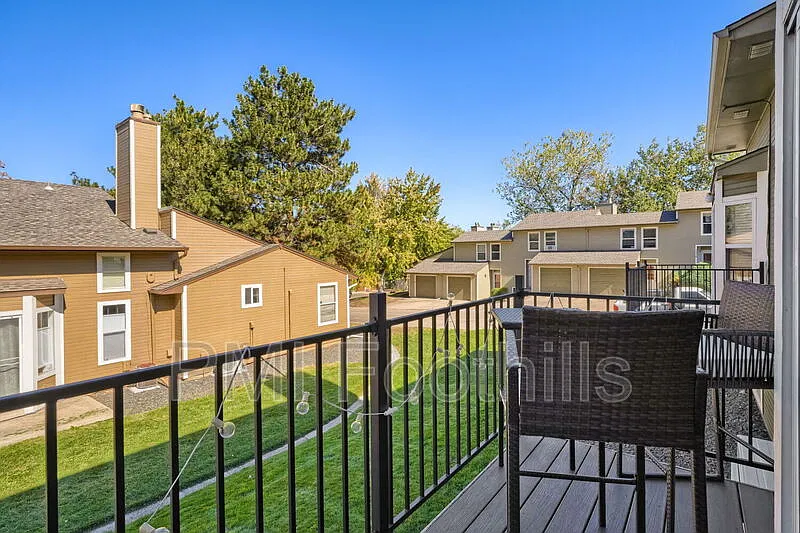 3 bed, 3.0 bath, 1646 sqft, $2,727 — Photo 4
