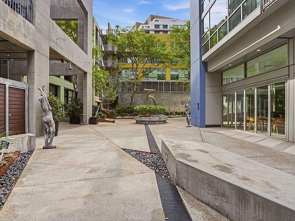 4th image of 321 10th Ave Unit 203