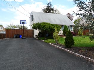 4 Halstead Rd, New Brunswick, NJ 08901