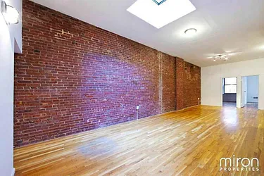 Rented by R New York