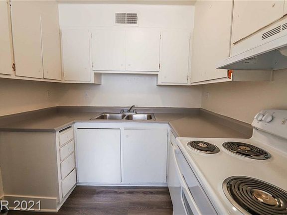 4th image of 229 Flower Ave #B