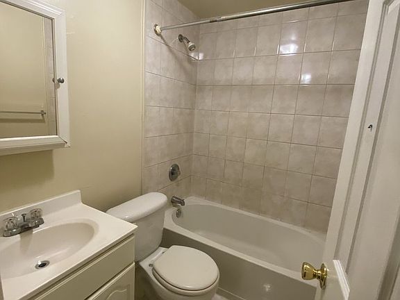 5th image of 811 Saint Paul St APT Ta