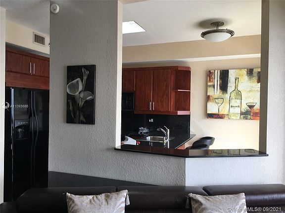 3rd image of 3600 Mystic Pointe Dr #Penthouse 1916