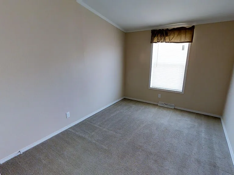 321 E Lime St — Photo 8