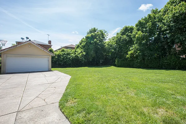 Rented by Compass | media 23