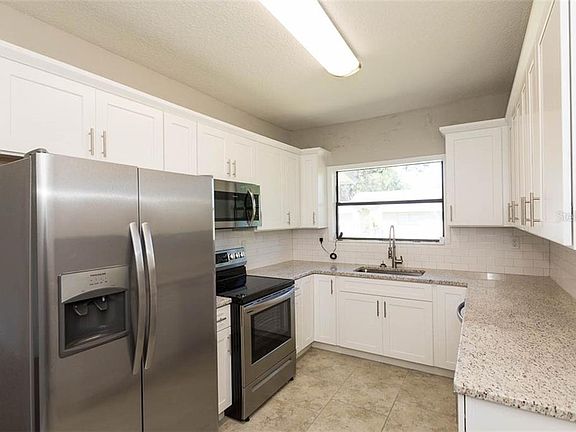 3rd image of 1123 W Walnut St