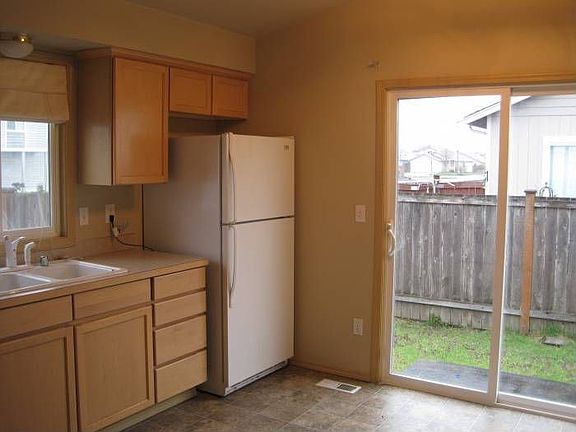 3rd image of 4405 148th St NE