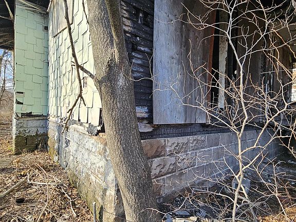 4th image of 3992 Madison St
