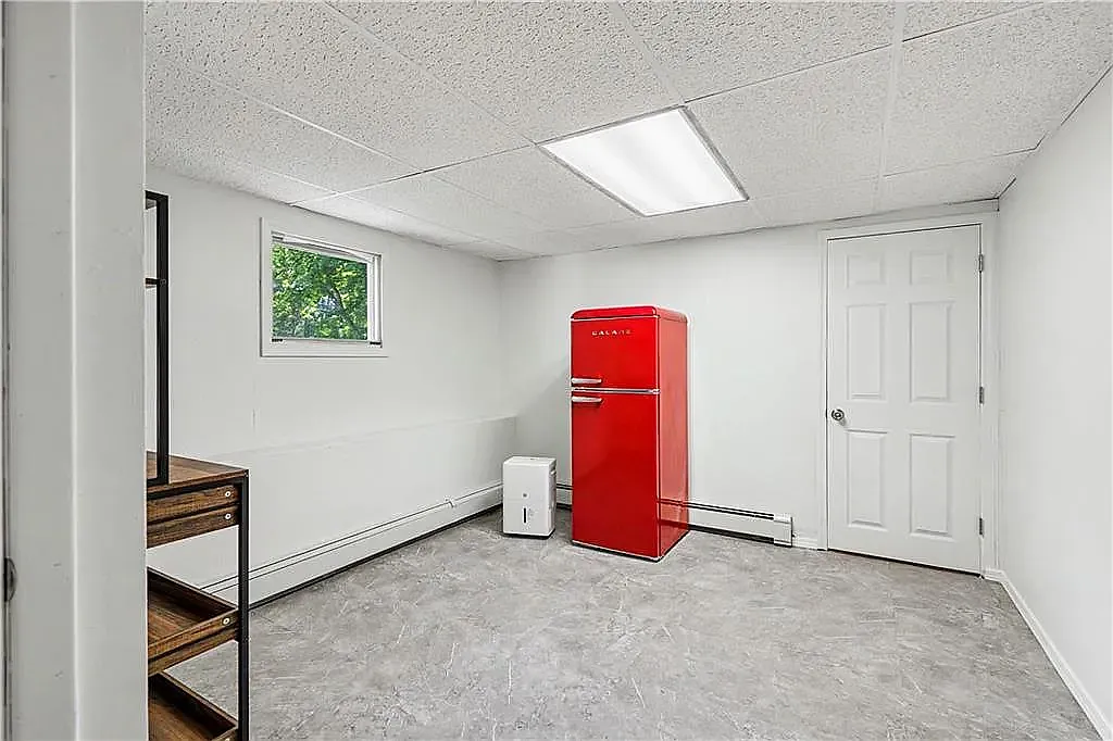 3 bed, 1100 sqft, $2,650 — Photo 4