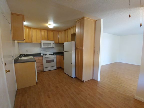 4th image of 2801 Shasta View Dr APT B
