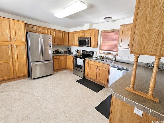 3rd image of 19 Meadowlark COURT
