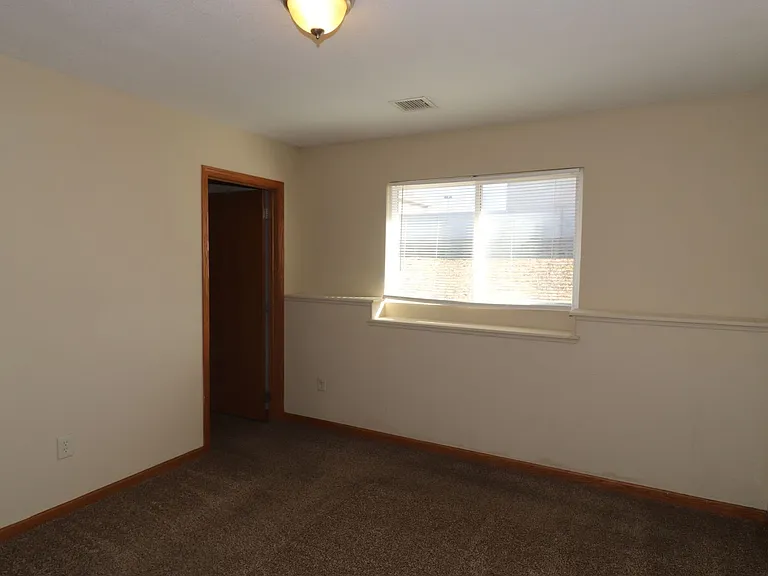 1607 Clover Dr — Photo 13