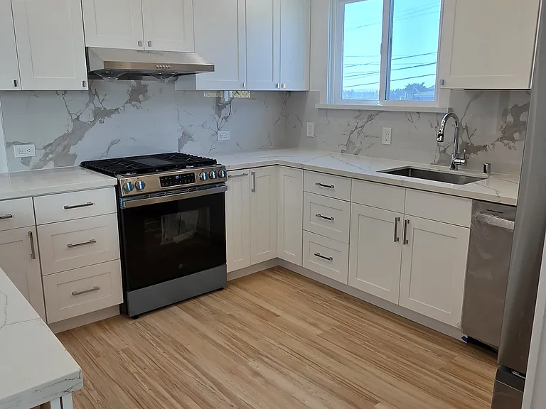 54 N Mayfair Ave — Photo 15