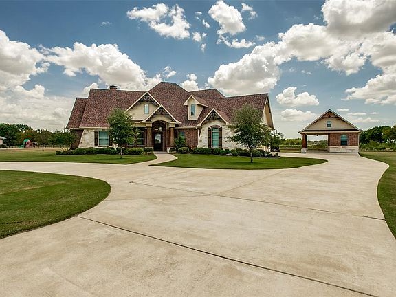 2nd image of 1026 Country Bend Dr