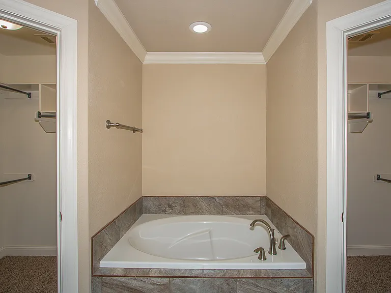 127 Chambery Dr — Photo 14