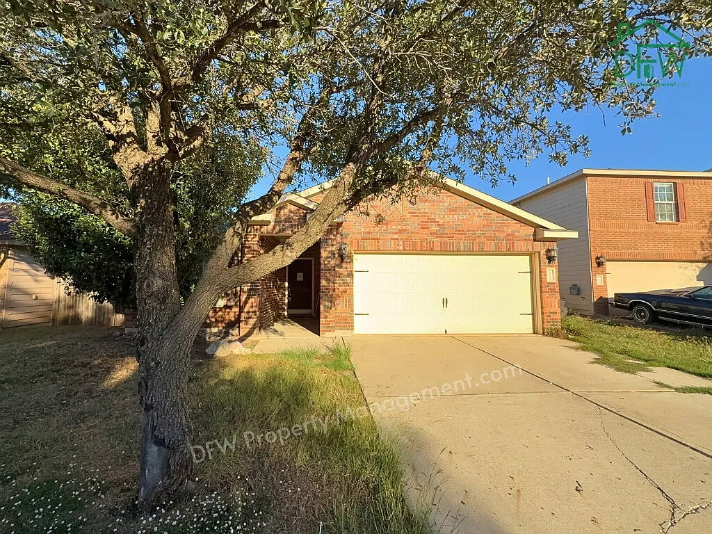 3 bed, 2.0 bath, 1342 sqft, $1,975 — Photo 1
