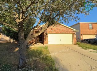 10009 Iron Ridge Dr, Fort Worth, TX 76140
