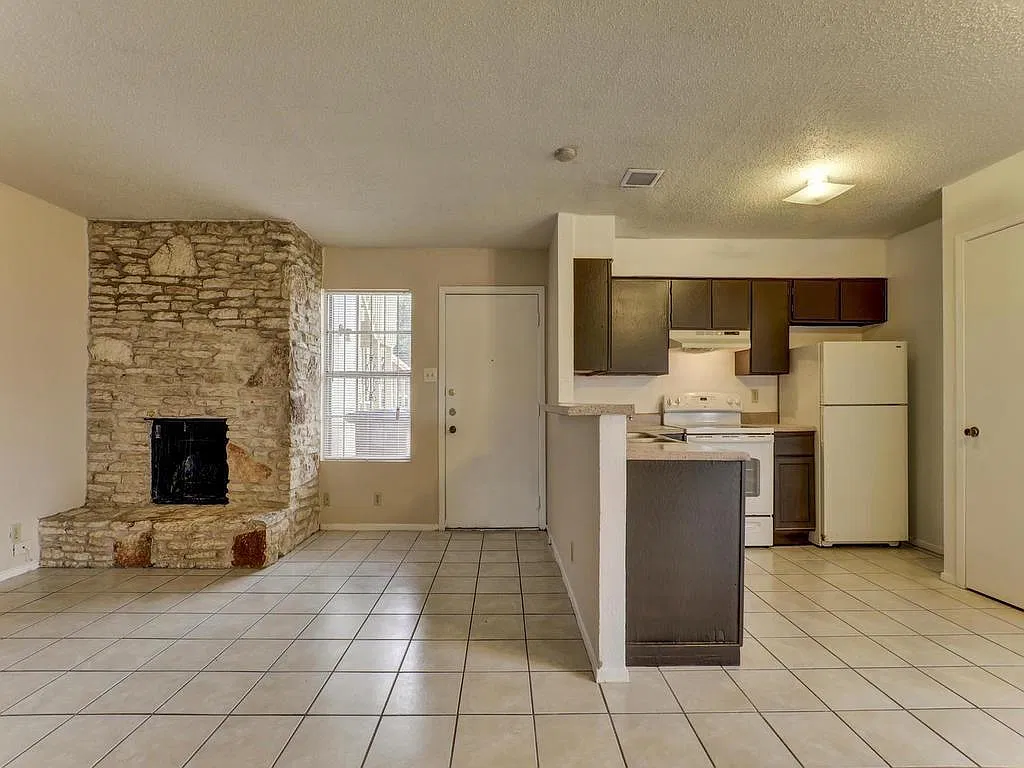 1 bed, 1.0 bath, 768 sqft, $1,050 — Photo 3
