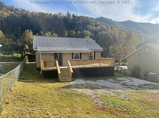 52 Highlawn Addition Rd, Mallory, WV 25634