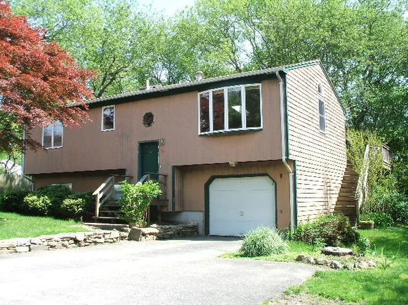 52 Montauk Rd, Narragansett, RI 02882