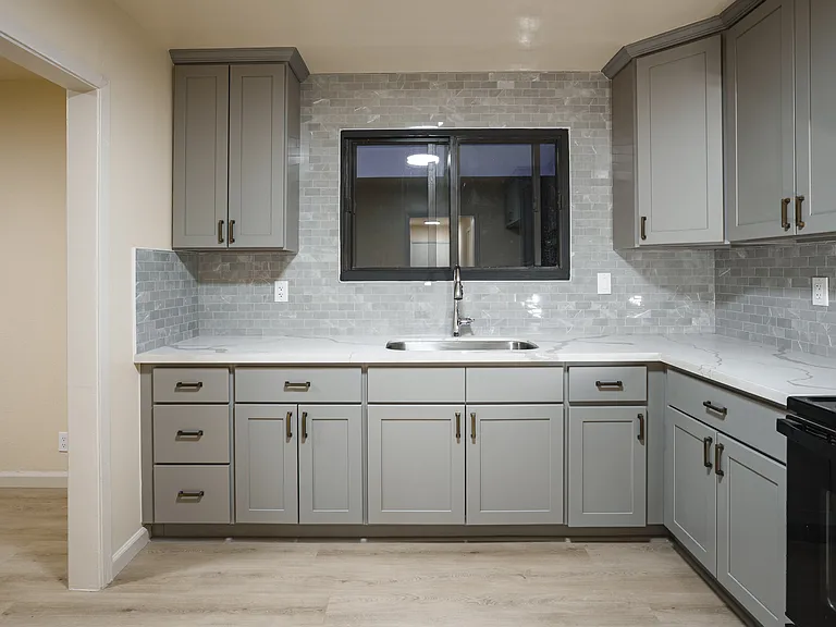 582 Euclid Ave #A — Photo 10