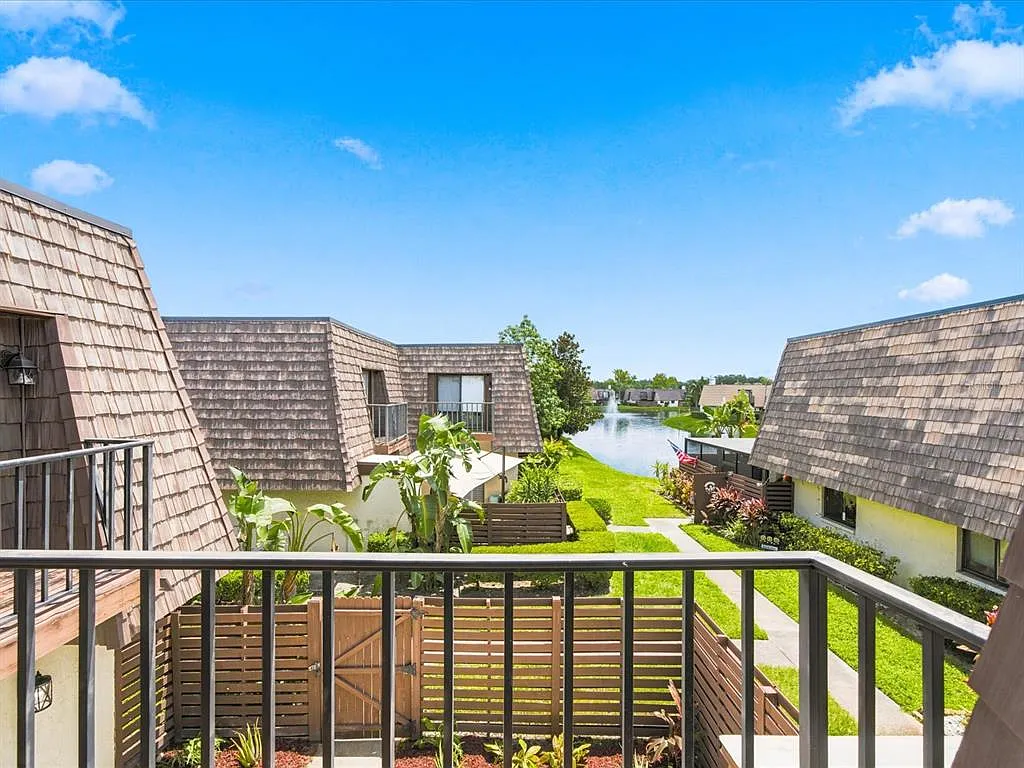 2 bed, 2.5 bath, 1312 sqft, $2,300 — Photo 4