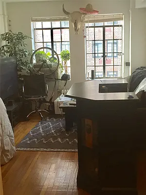 Rented by R New York | media 10