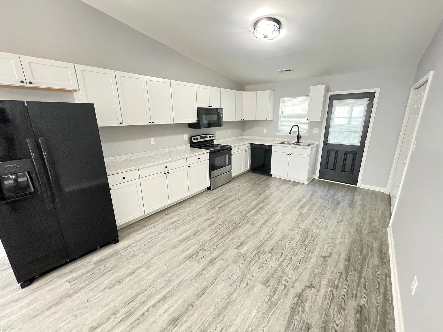 2 bed, $1,000 — Photo 3
