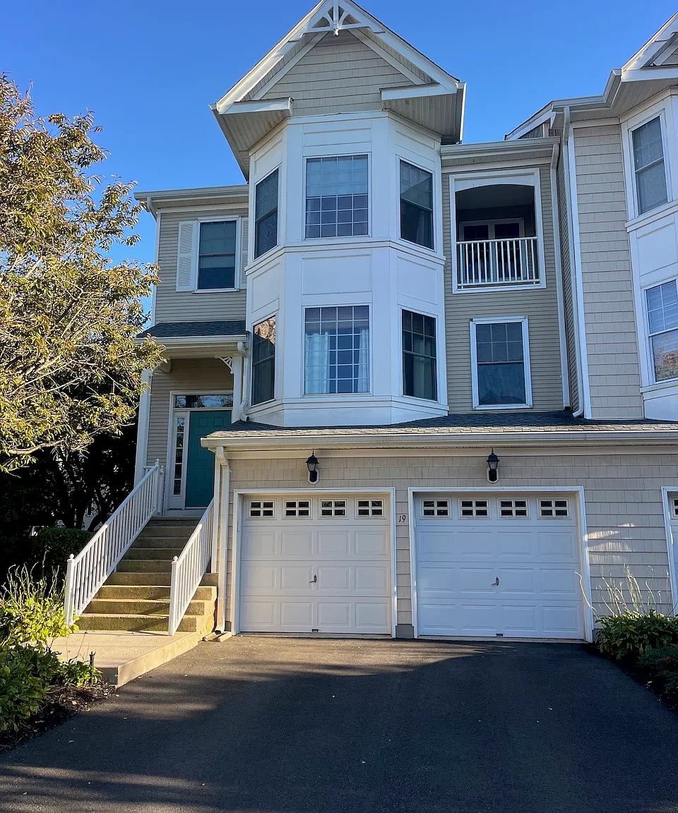 3 bed, 3089 sqft, $4,300 — Photo 1