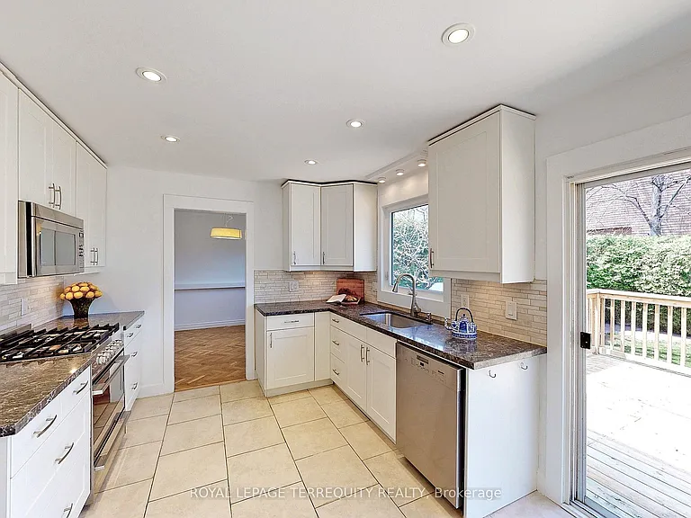 2055 Waters Edge Dr — Photo 6