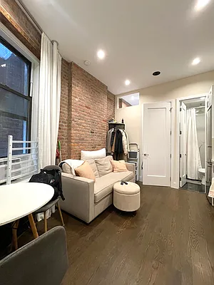 Rented by Douglas Elliman | media 19